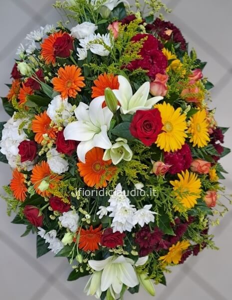 Cuscino funebere con fiori misti. Dai toni Caldi