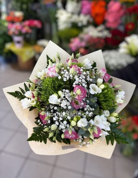 Bouquet Del Fiorista Con lisianthus e fresie 